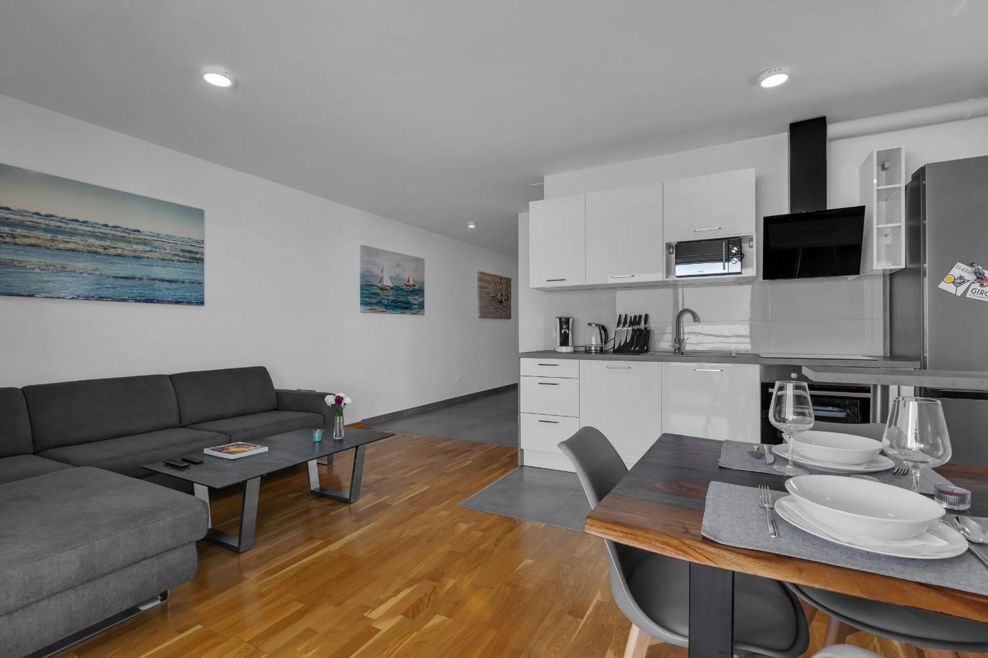 Luxury And Modern With Sea View And Garage Makarská